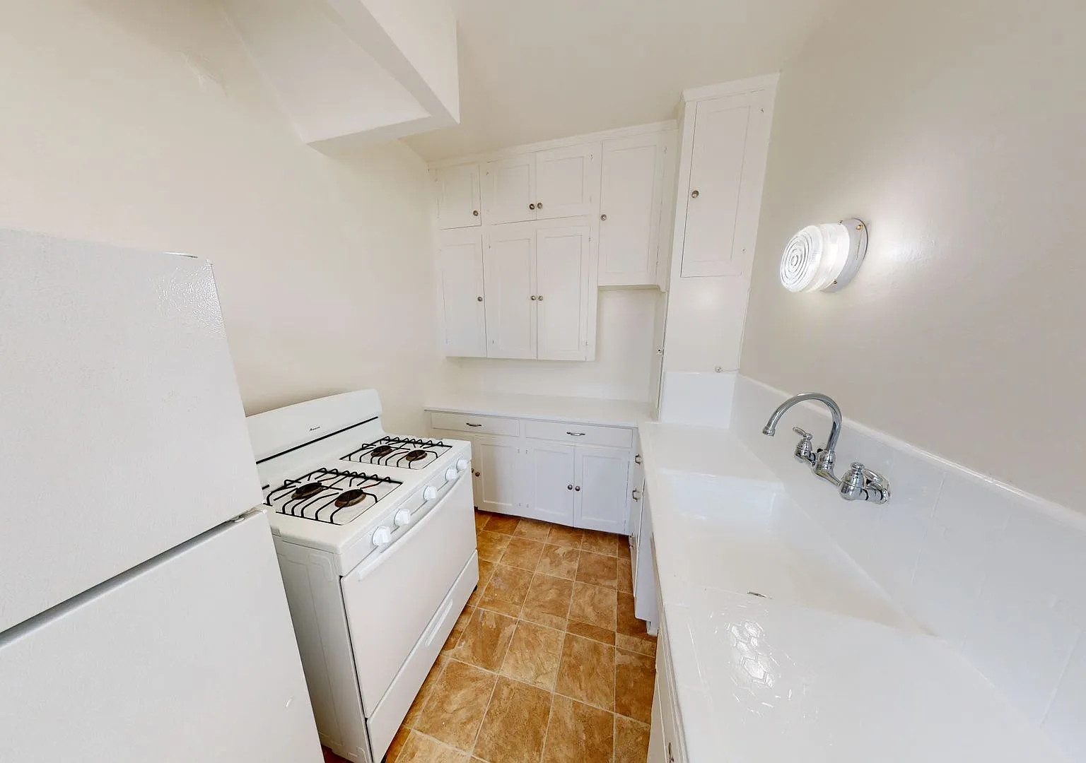 Single classic charm with a homey feel in South Pasadena! — Photo 3