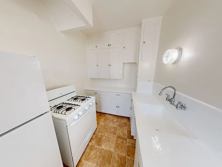 Single classic charm with a homey feel in South Pasadena! — Photo 6