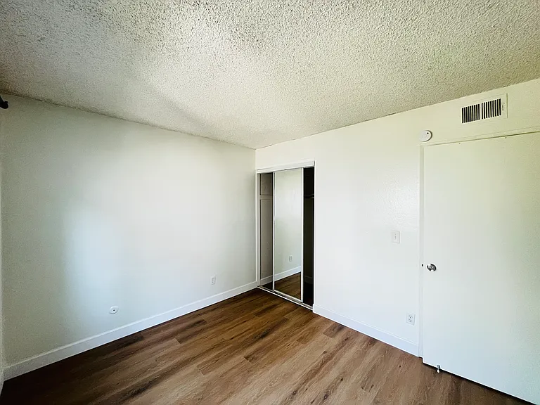 2521 W Sunflower Ave #R1 — Photo 17