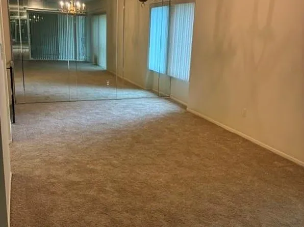 18403 University Park Dr, Livonia, MI 48152