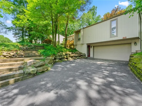 265 Sawmill Run Dr, Canfield, OH 44406