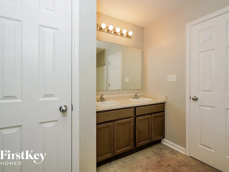 7847 Danube St — Photo 11