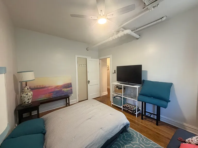 2423 W Lunt Ave #1 — Photo 10