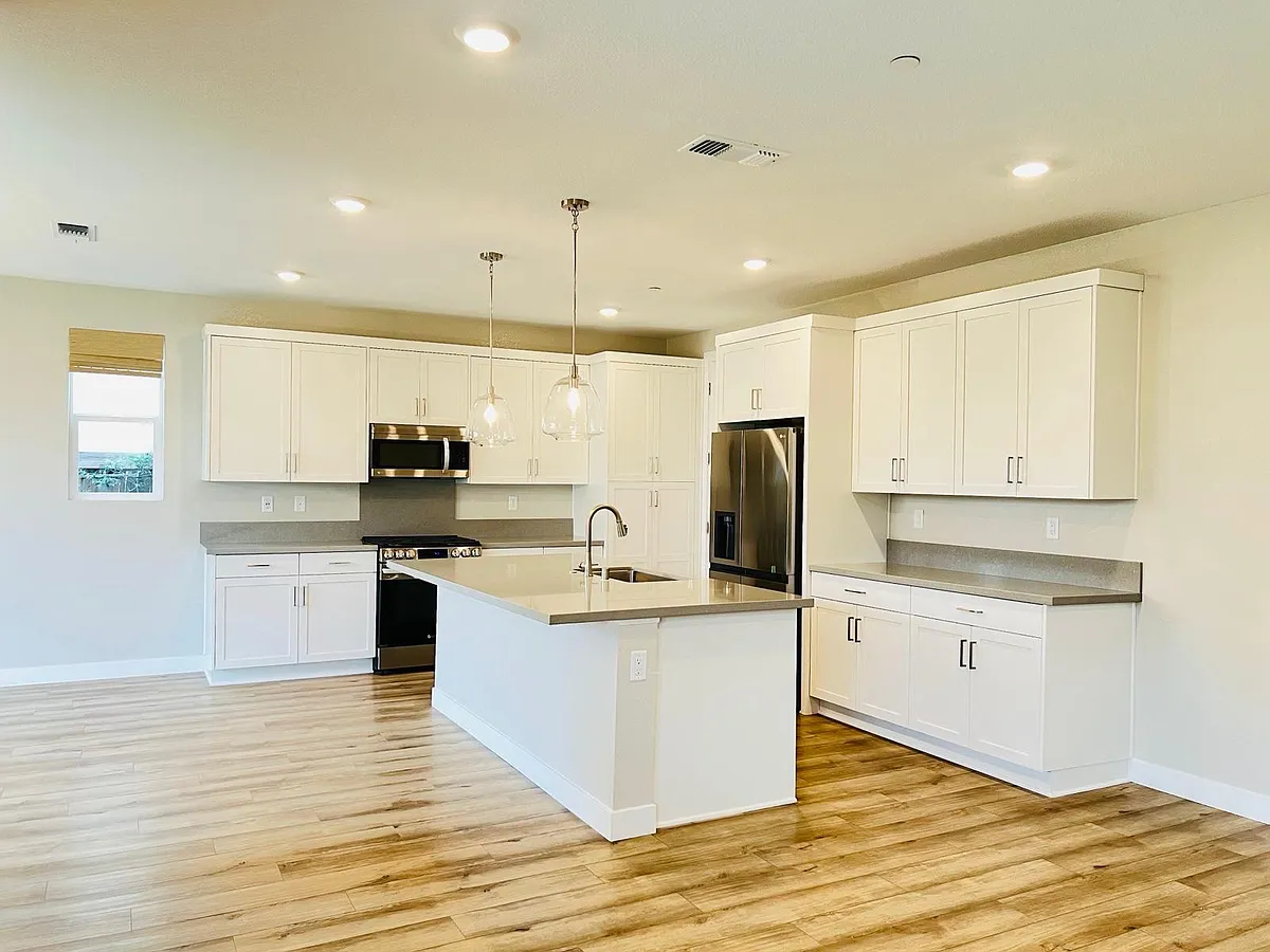 Building Photo - 465 Avendale Dr