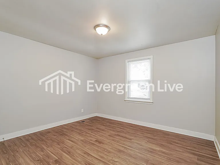 129 Winburn St — Photo 12