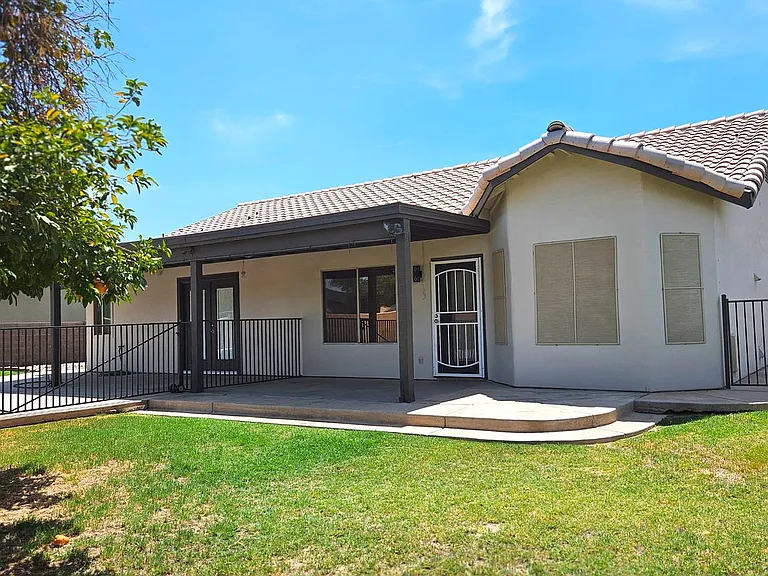 1325 S 28th Dr — Photo 24