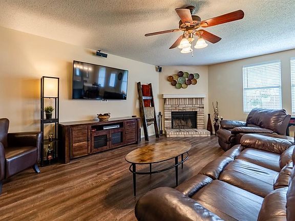 4th image of 208 Palmdale Dr