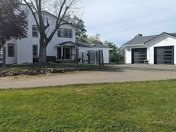 3rd image of 3079-3081 Little Spur Rd