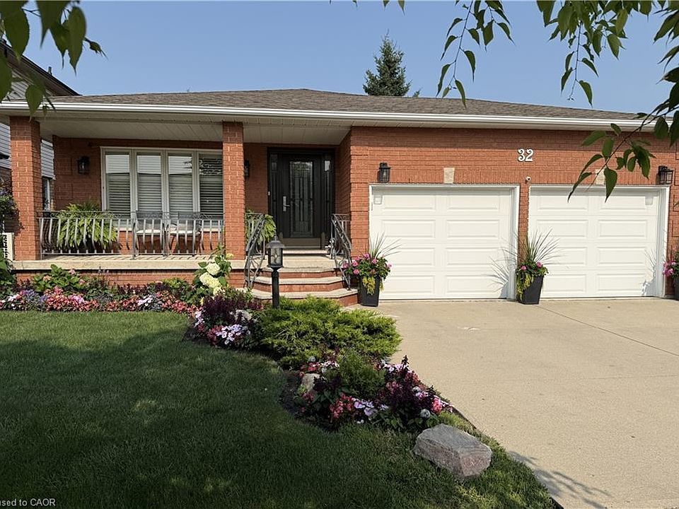1st image of 32 Highbury Dr