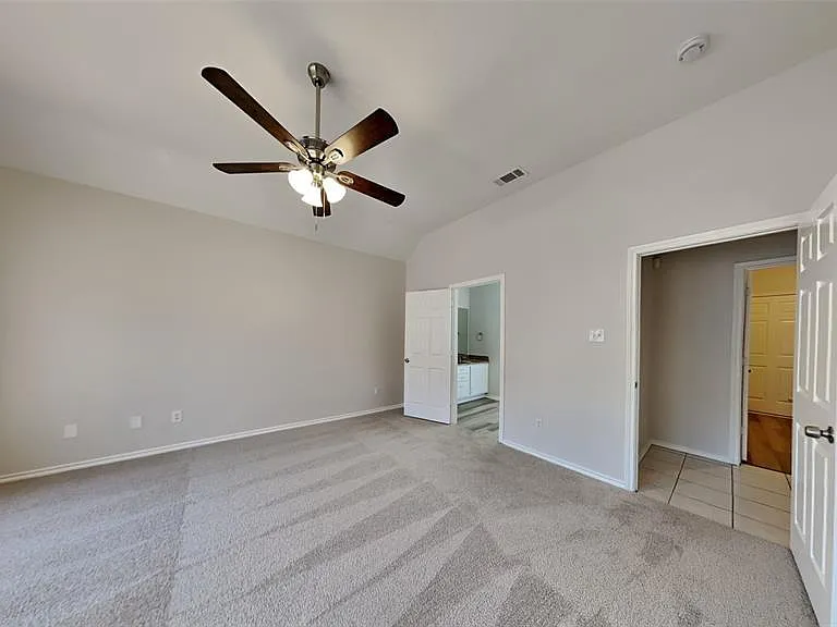 3016 Coventry Ln — Photo 8