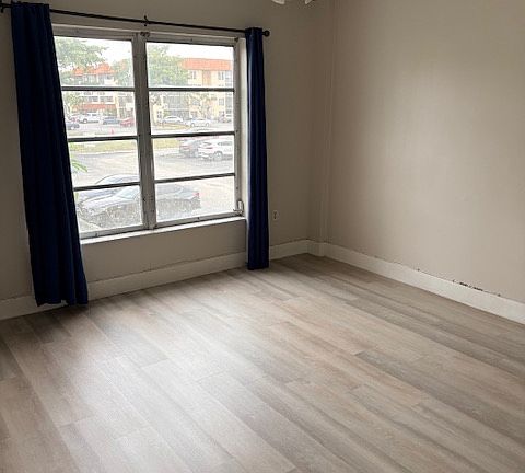 5th image of 4164 Inverrary Dr APT 303