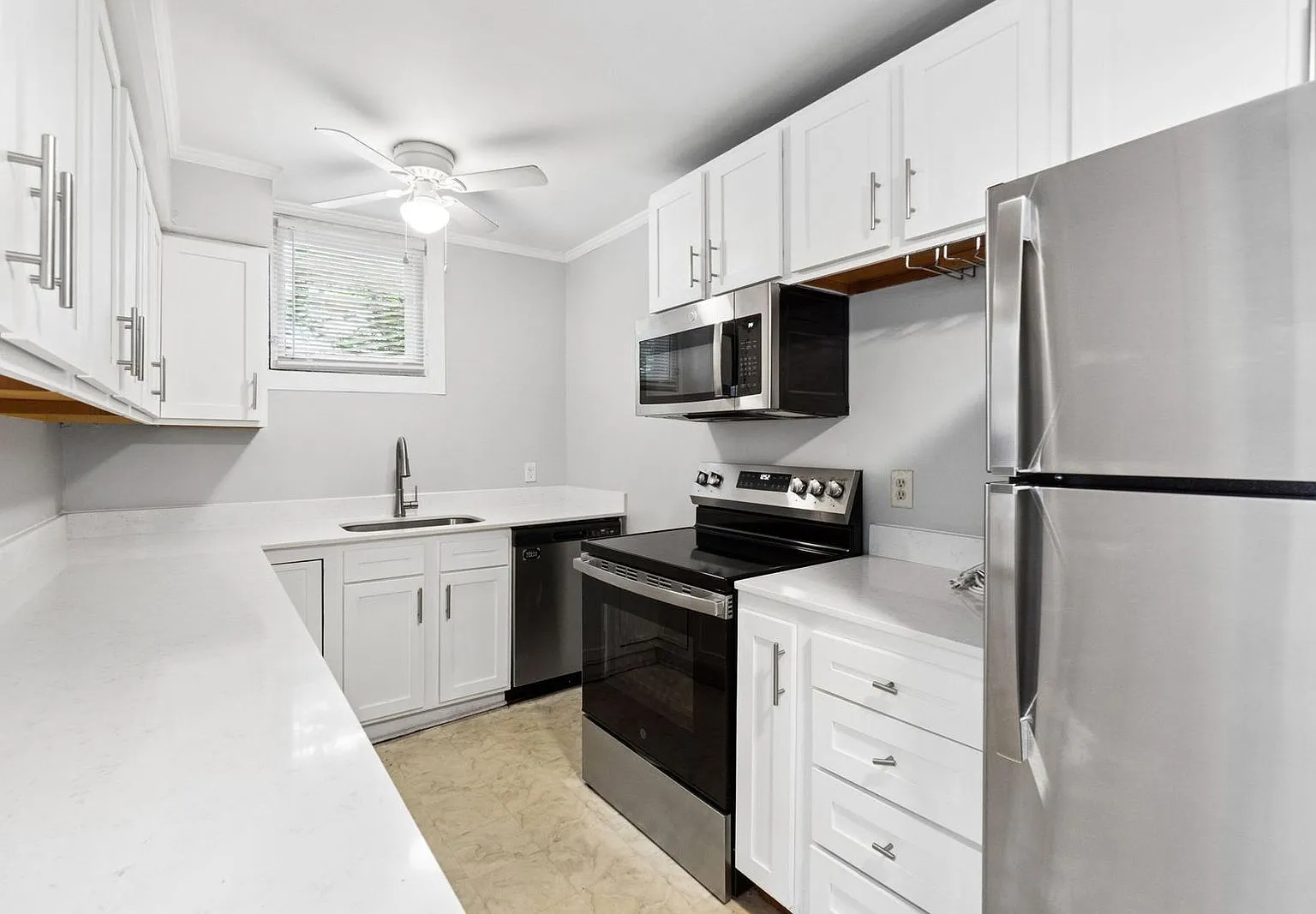 6 bed, 2.0 bath, $4,195 — Photo 4