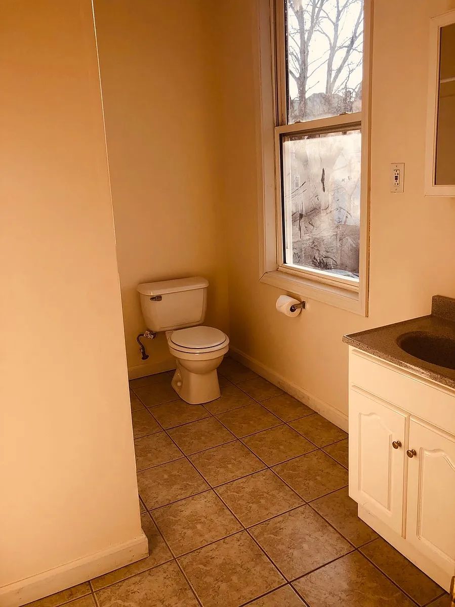 Building Photo - 344 Orms St #2