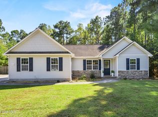 876 Old Folkstone Rd, Sneads Ferry, NC 28460
