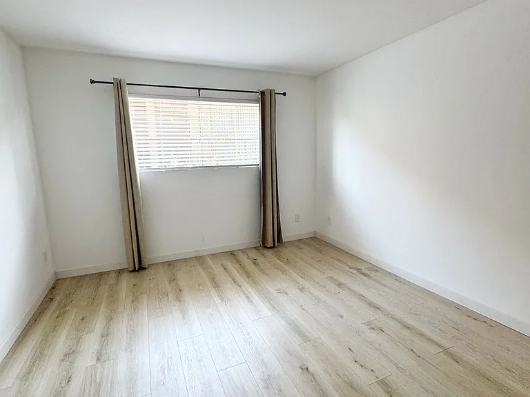 1351 N Orange Dr #117 — Photo 7