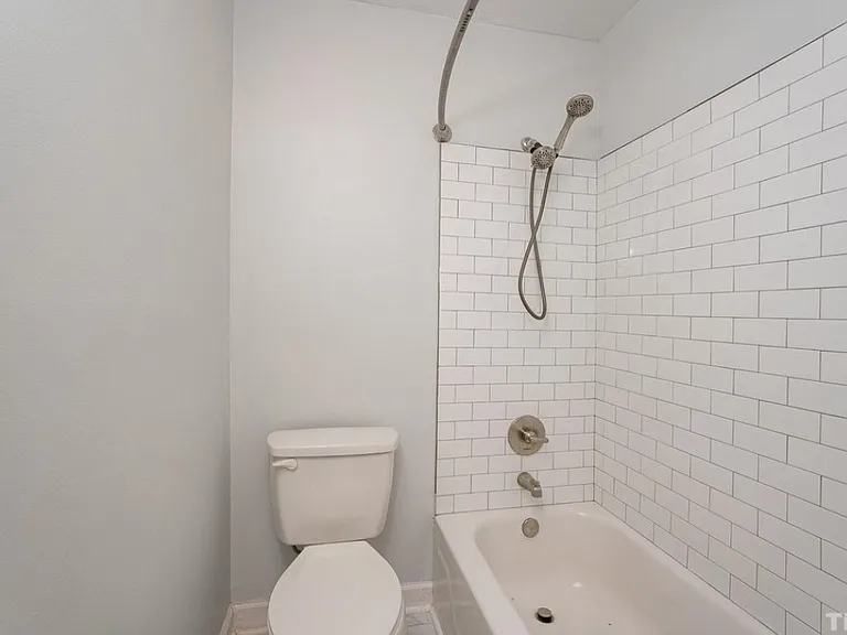 220 Elizabeth St #A21 — Photo 21