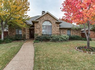 704 Cimarron Trl, Irving, TX 75063