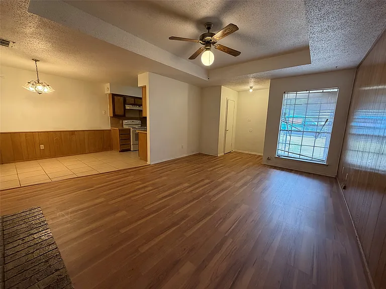 425 Signal Hill Ct N — Photo 2