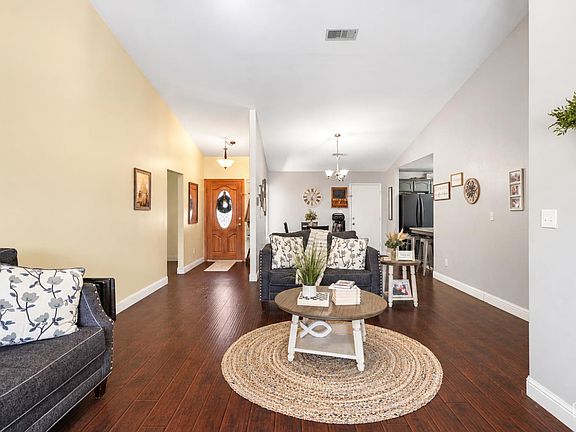 4th image of 2900 Macau St