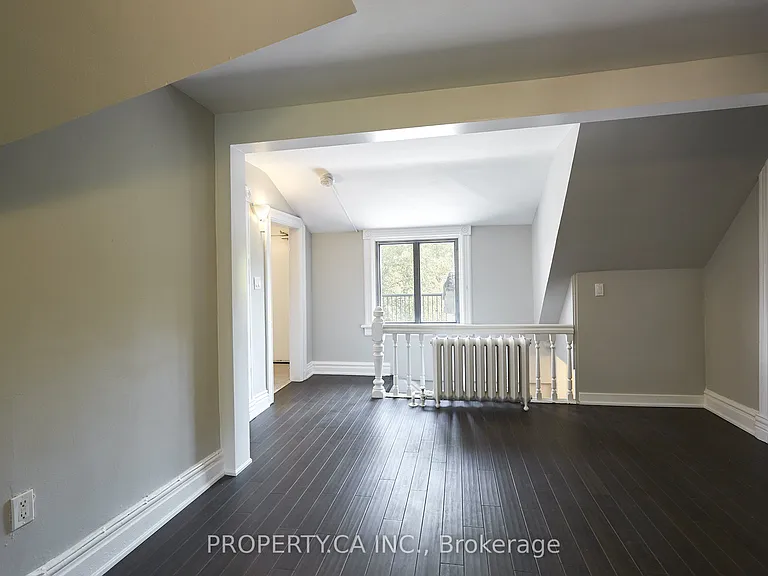 345 Gladstone Ave #UPPER — Photo 14