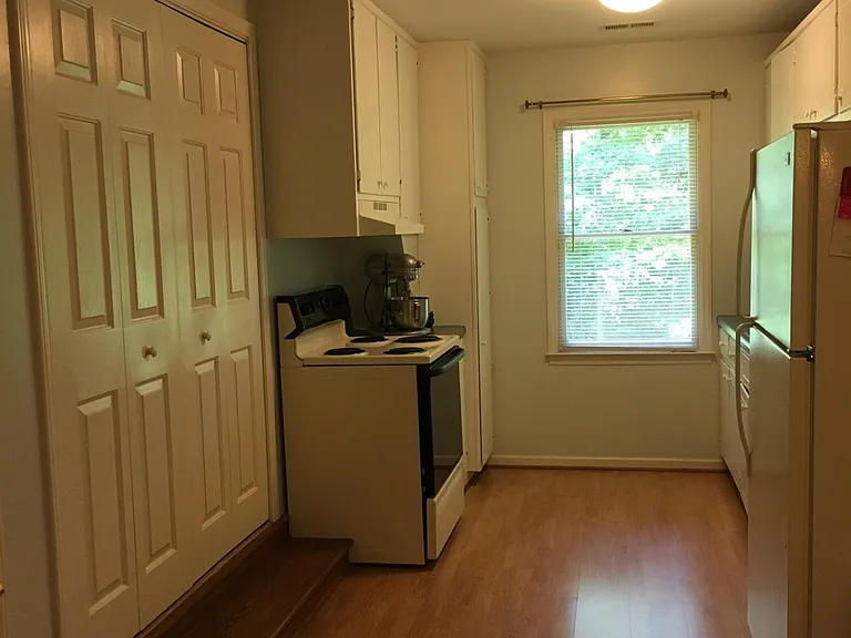 Oakdale Dr — Photo 16