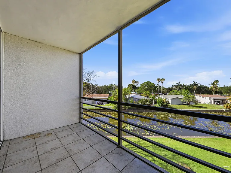 121 Royal Park Dr #3A — Photo 2