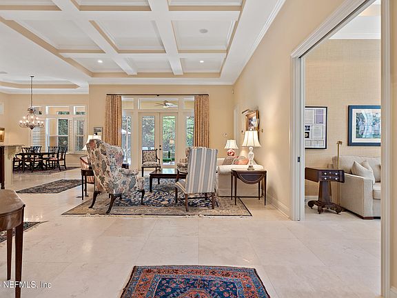 5th image of 101 DAHLIA Court