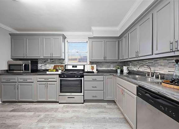4th image of 827 Elkhart St #1