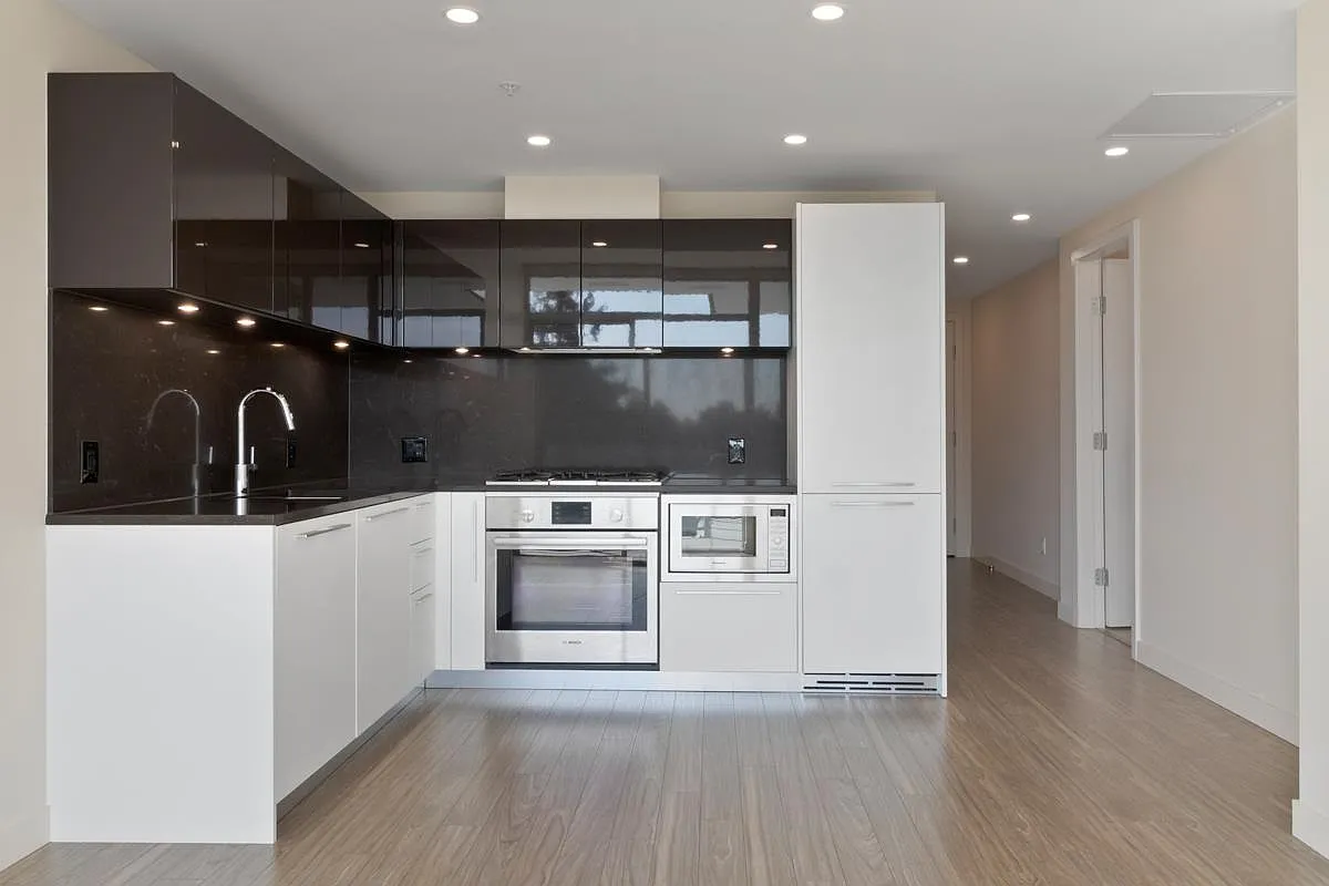2 bed, 695 sqft, $2,745 — Photo 4