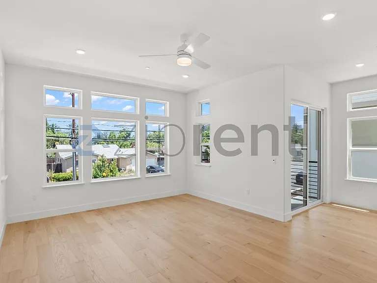 267 Llewellyn Ave — Photo 9