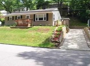 1516 Valley Dr, South Charleston, WV 25303
