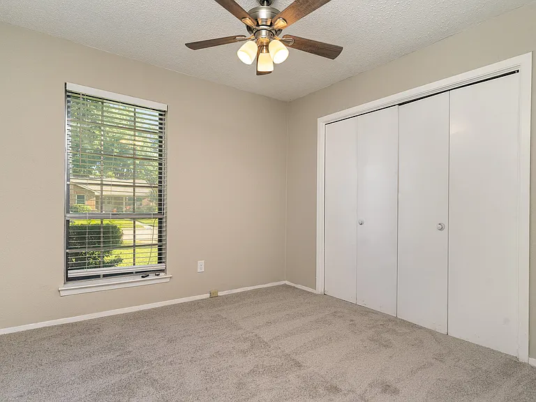 2311 Lawnmeadow Dr — Photo 10