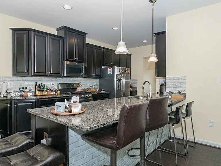 1415 Village Green Way — Photo 8