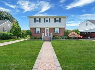 508 Chamberlin St, East Meadow, NY 11554