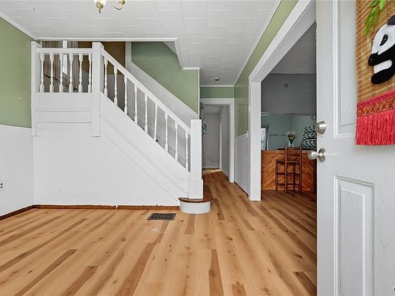 5th image of 310 Boyden St