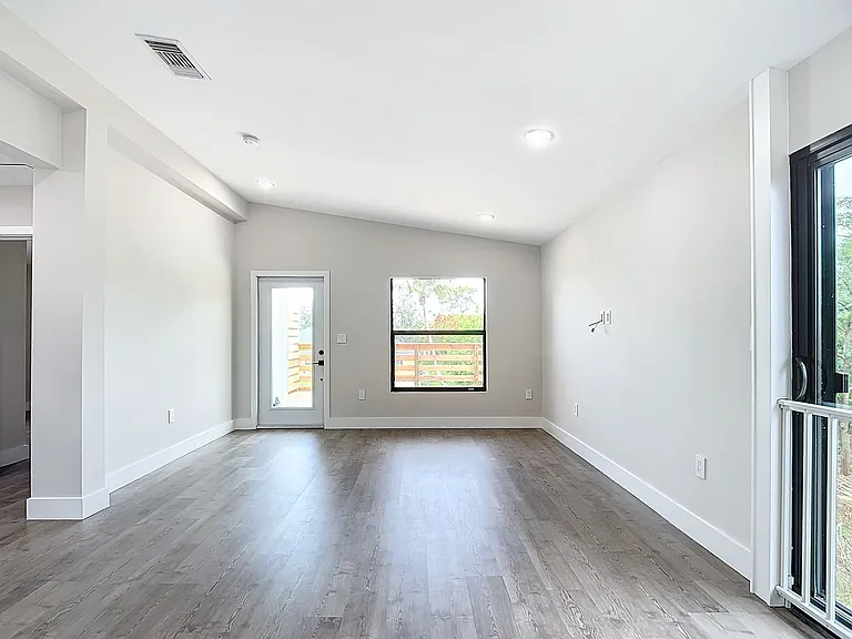2505 Storter Ave — Photo 9