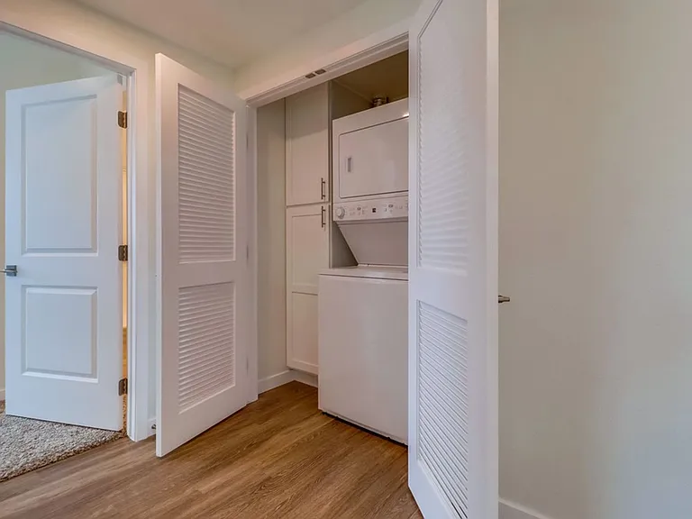 La Perla Apartments — Photo 5