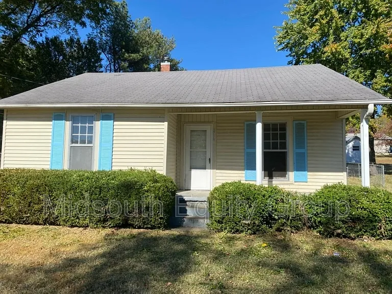 214 W South St — Photo 1