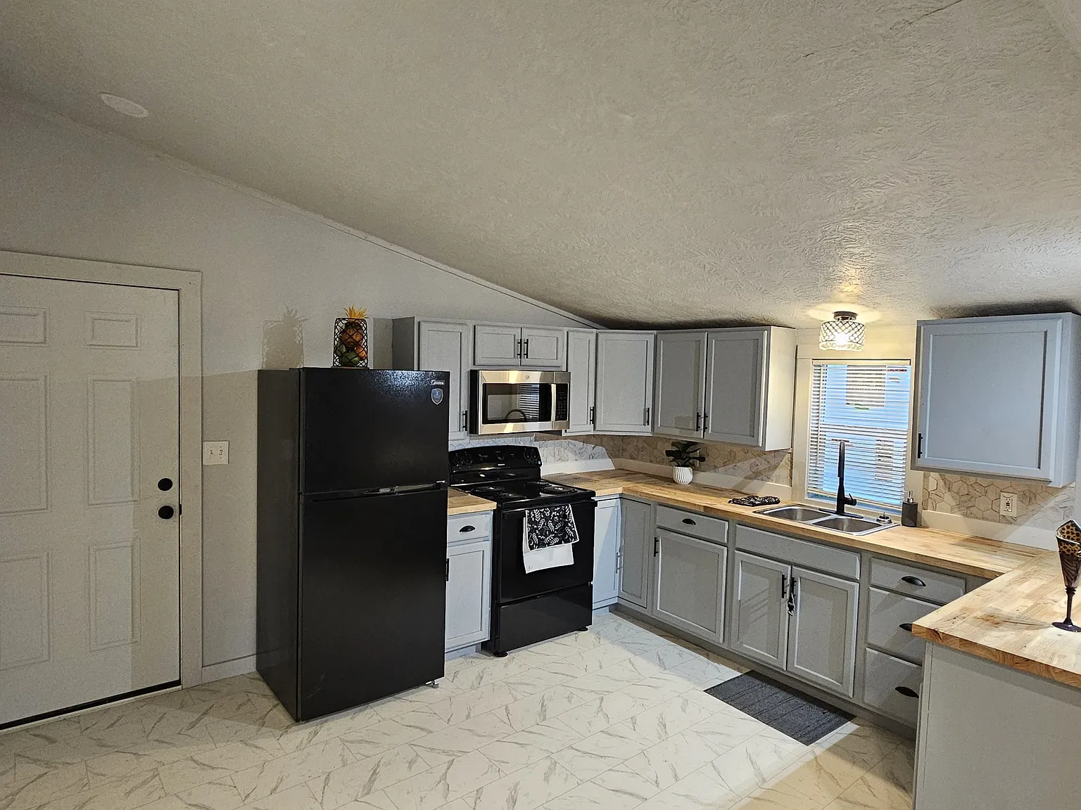 715 Sabine Street - 1 — Photo 3