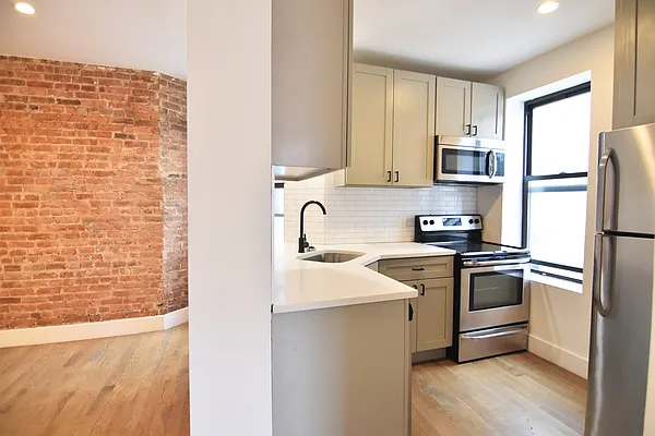 Rented by Bohemia Realty Group | media 2