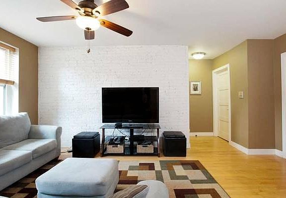 living woom, exposed brick