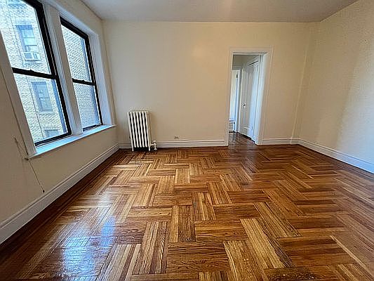 3rd image of 2745 Matthews Ave Floor 2