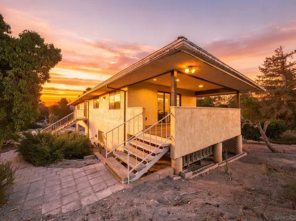 4940 Alzeda Dr, La Mesa, CA 91941