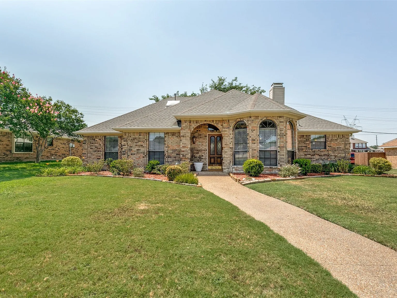 4 bed, 2.0 bath, 2006 sqft, $2,750 — Photo 1