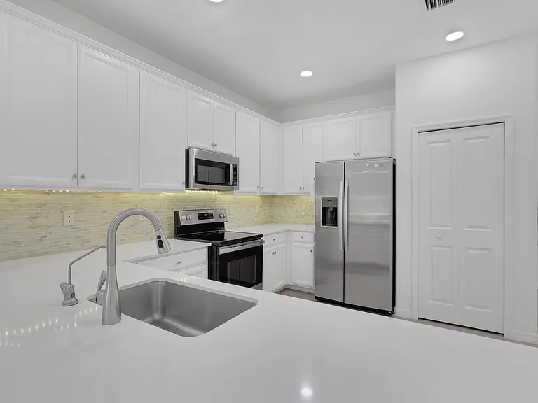 1644 Alameda Dr — Photo 5