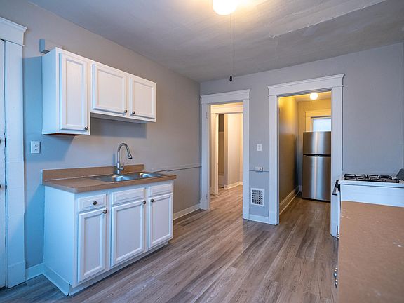 3rd image of 7415 Goodwalt Ave #Up