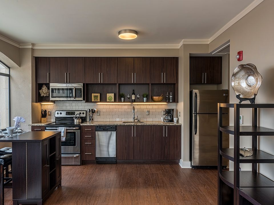 1st image of 933 McGee St Unit 321
