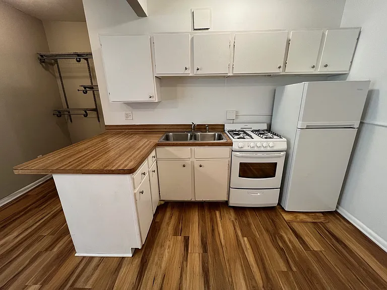 Stevens Square Apartments — Photo 29