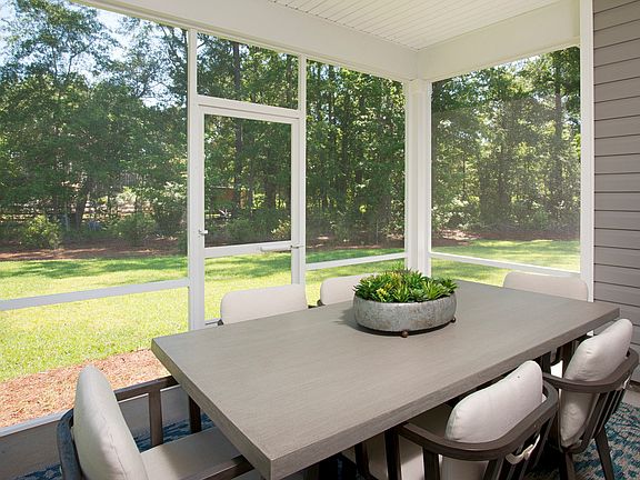 Screened patio for outdoor fun