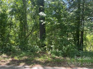 2 Toms Park Cir, Hendersonville, NC 28739